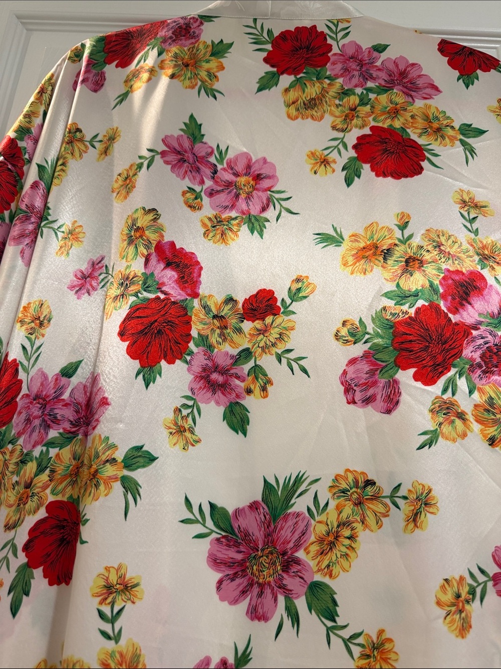 Victoria's Secret Gold Label- Cream Floral Satin Kimono - Picture 12 of 15